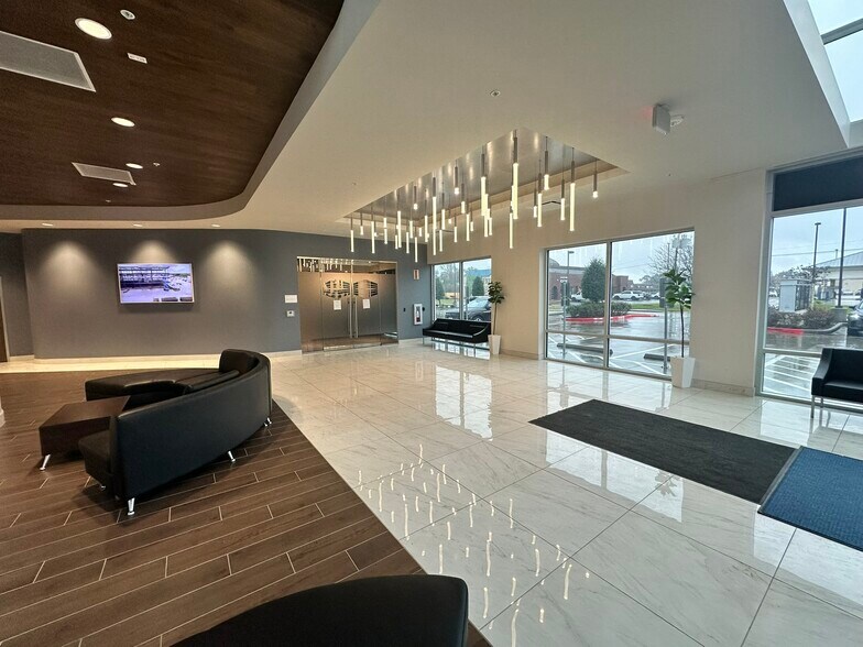 505 S Friendswood Dr, Friendswood, TX à louer - Photo du bâtiment - Image 2 de 16