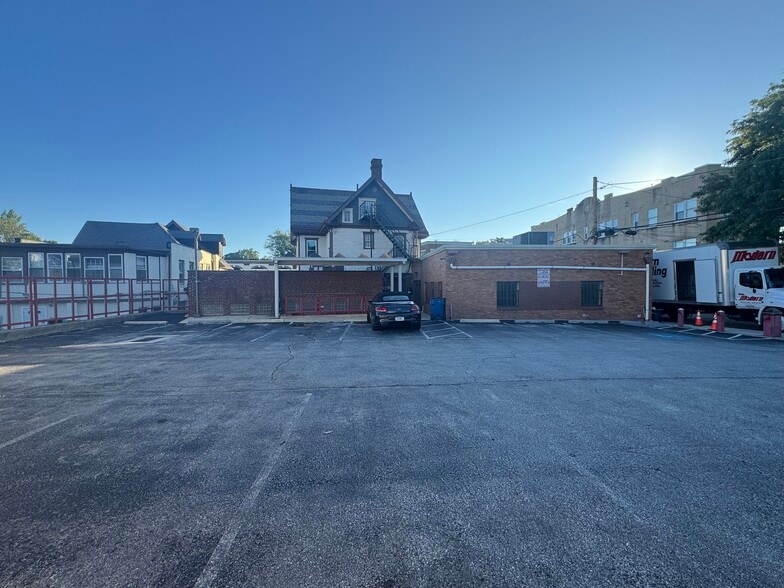 922 W Lancaster Ave, Bryn Mawr, PA for sale - Building Photo - Image 2 of 7