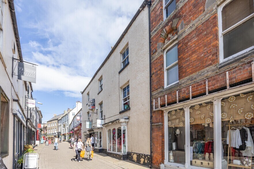 1 Chantry Wynd, Richmond à louer - Photo du bâtiment - Image 2 de 5