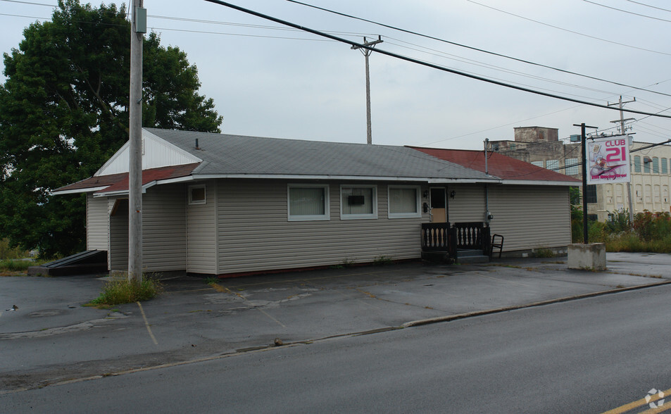 2199 Bleecker St, Utica, NY à vendre - Photo principale - Image 1 de 1