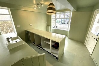 31 Tarrant St, Arundel à louer Photo intérieure- Image 2 de 3