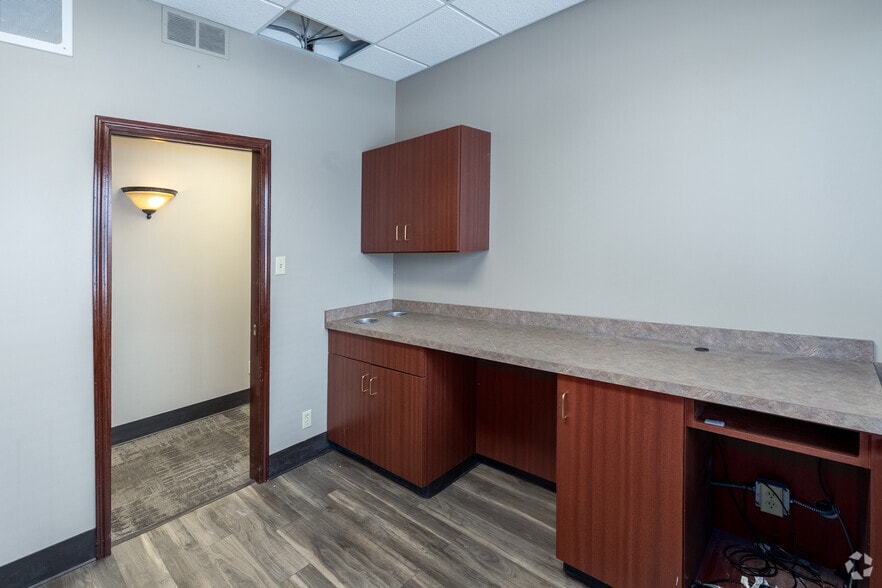 2828 E State Blvd, Fort Wayne, IN for sale - Interior Photo - Image 3 of 16