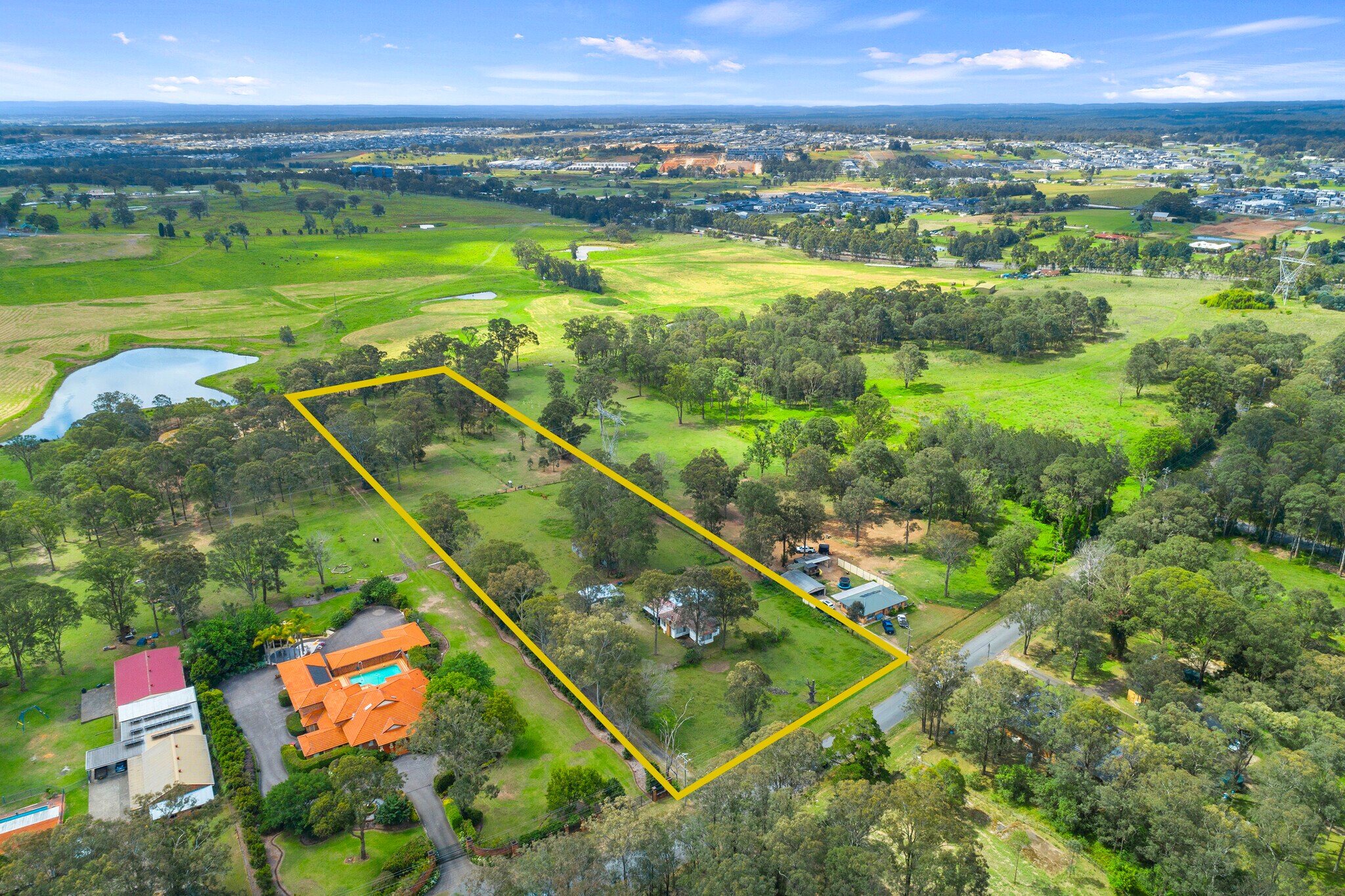 62 Guntawong Rd, Rouse Hill for sale Primary Photo- Image 1 of 17