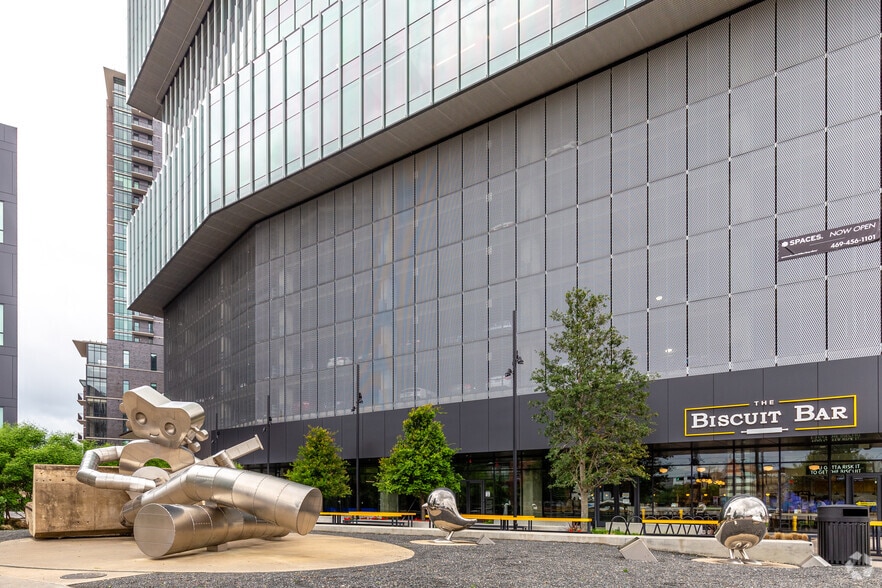 2550 Pacific Ave, Dallas, TX for lease - Building Photo - Image 3 of 30