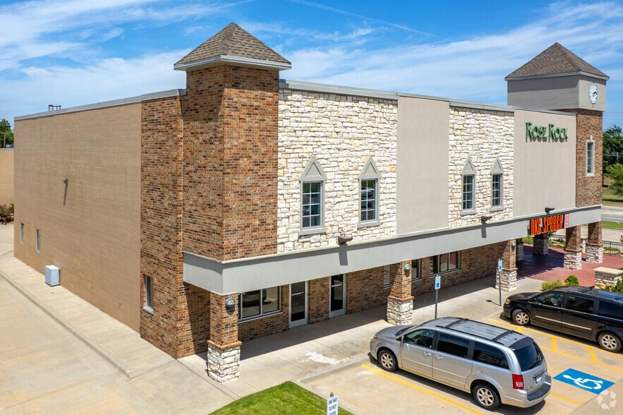 101 N Post Rd, Oklahoma City, OK à vendre - Photo du bâtiment - Image 2 de 5