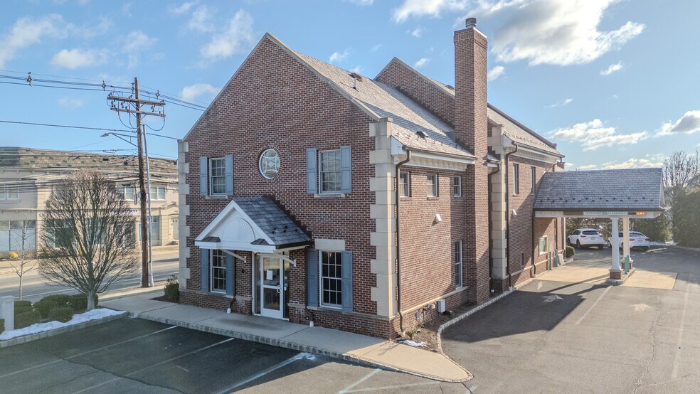 269 Main St, Madison, NJ à louer - Photo du bâtiment - Image 3 de 23