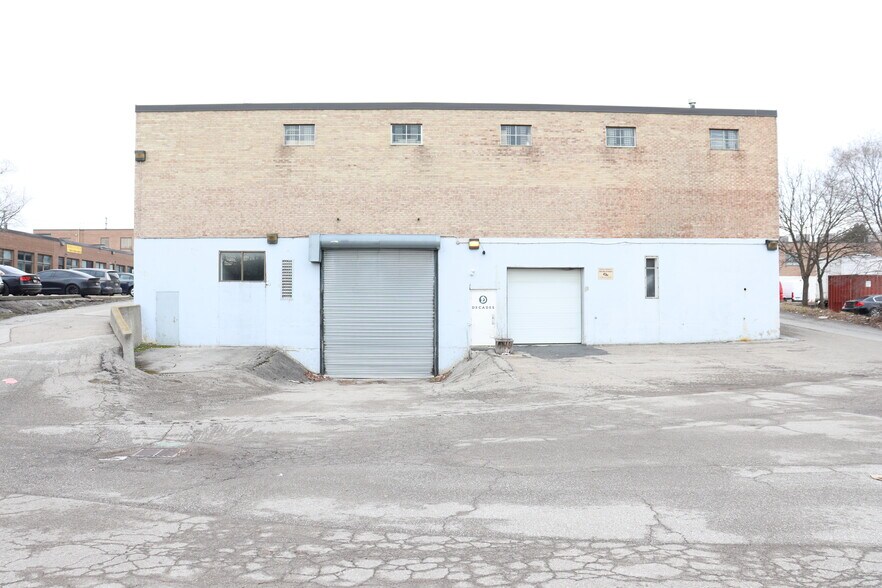 790 Dundas St E, Mississauga, ON à louer - Photo du bâtiment - Image 2 de 5