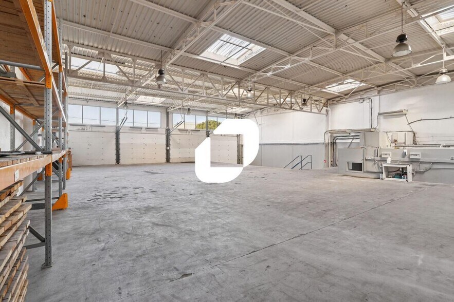 15 Rue Du Lyonnais, Saint-Priest for lease - Building Photo - Image 3 of 20