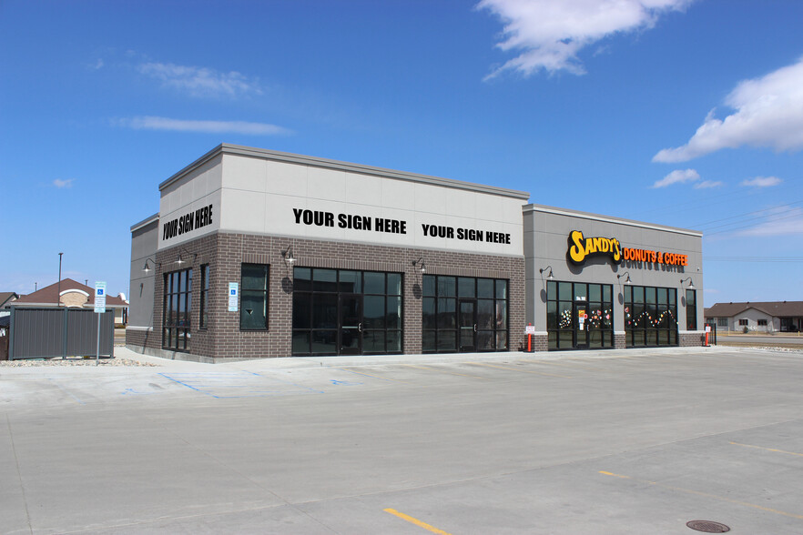 4215 45th St S, Fargo, ND for lease - Building Photo - Image 1 of 3