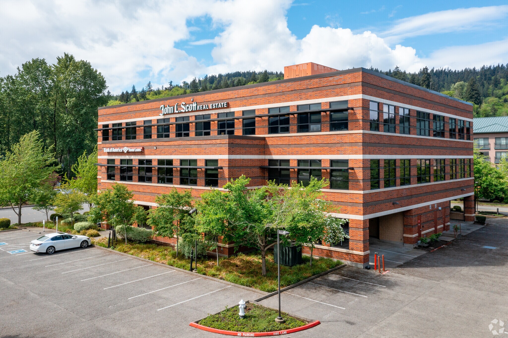 1700 NW Gilman Blvd, Issaquah, WA à louer Photo du bâtiment- Image 1 de 12