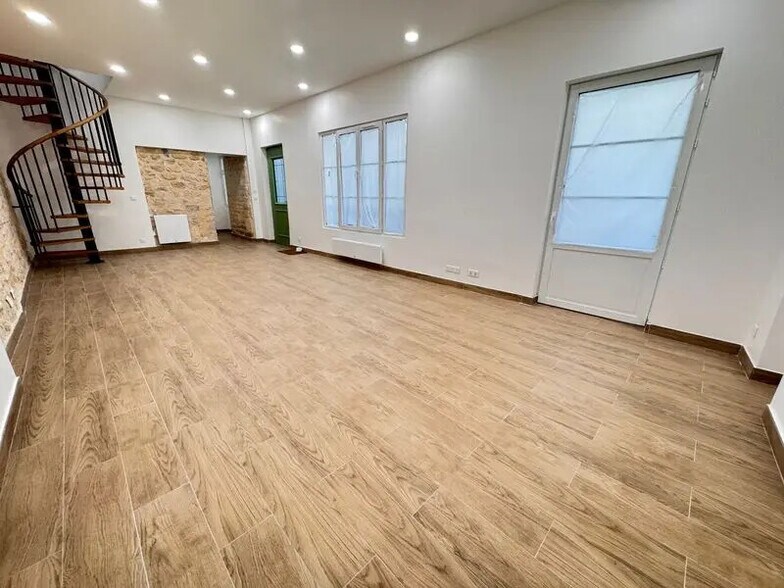 Office in Paris for lease - Interior Photo - Image 2 of 5