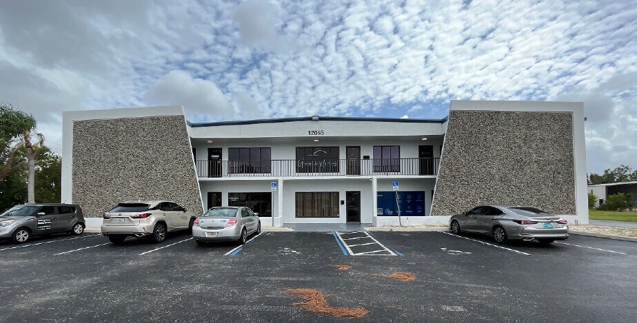 12065 Metro Pky, Fort Myers, FL for lease Building Photo- Image 1 of 1