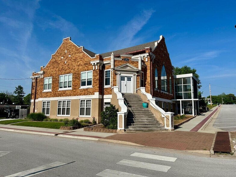 201 E Church St, Ozark, MO à vendre - Photo du bâtiment - Image 2 de 20