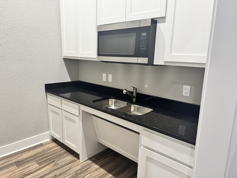 5899 Preston Rd, Frisco, TX à louer - Photo du bâtiment - Image 3 de 8