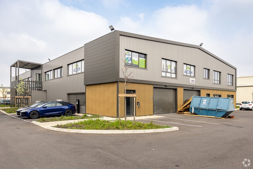 45 Rue Ampère, Chassieu for lease - Primary Photo - Image 1 of 11