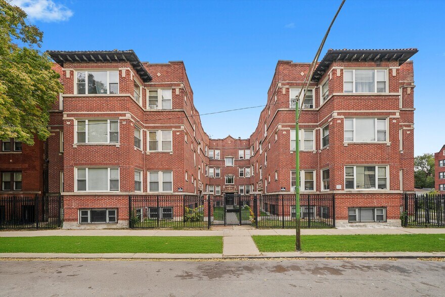 7245-7255 S Bennett Ave, Chicago, IL à vendre - Photo du bâtiment - Image 1 de 8