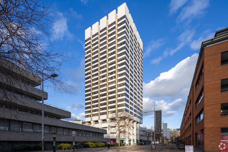 60-72 Upper Ground, London à vendre - Photo principale - Image 1 de 1