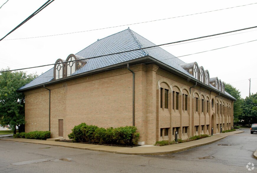 1020 Dennison Ave, Columbus, OH à louer - Photo du bâtiment - Image 2 de 8