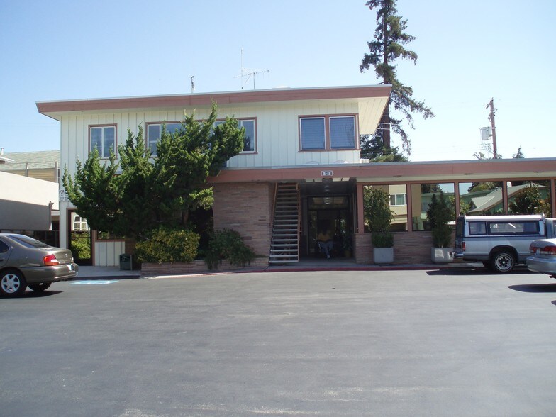133 Arch St, Redwood City, CA à louer - Photo du bâtiment - Image 3 de 9