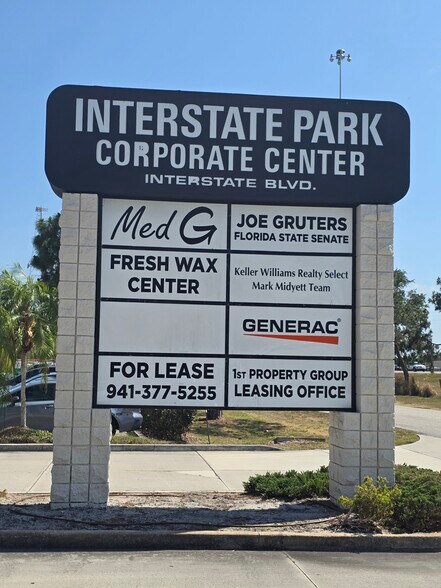 418-544 Interstate Ct, Sarasota, FL à louer - Photo du bâtiment - Image 3 de 8