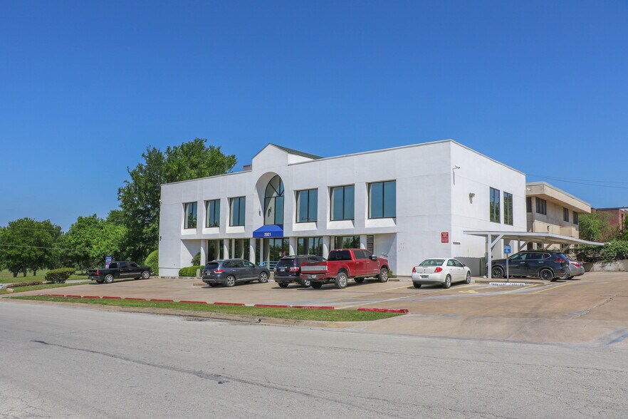 2921 Lackland Rd, Fort Worth, TX à louer - Photo du bâtiment - Image 3 de 5