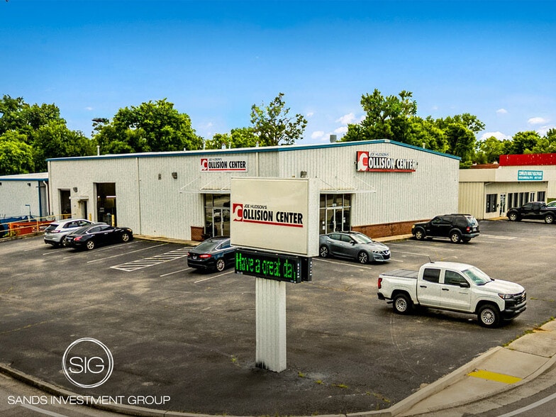 Joe Hudson's Collision Center Portfolio portfolio of 2 properties for sale on LoopNet.ca - Building Photo - Image 1 of 8
