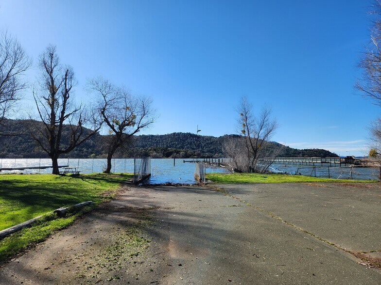 5935 Old Highway 53, Clearlake, CA à vendre - Photo principale - Image 2 de 12