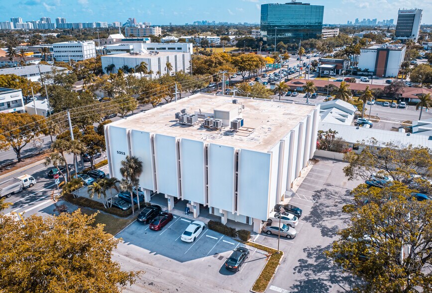 5353 N Federal Hwy, Fort Lauderdale, FL à louer - Photo du bâtiment - Image 2 de 6