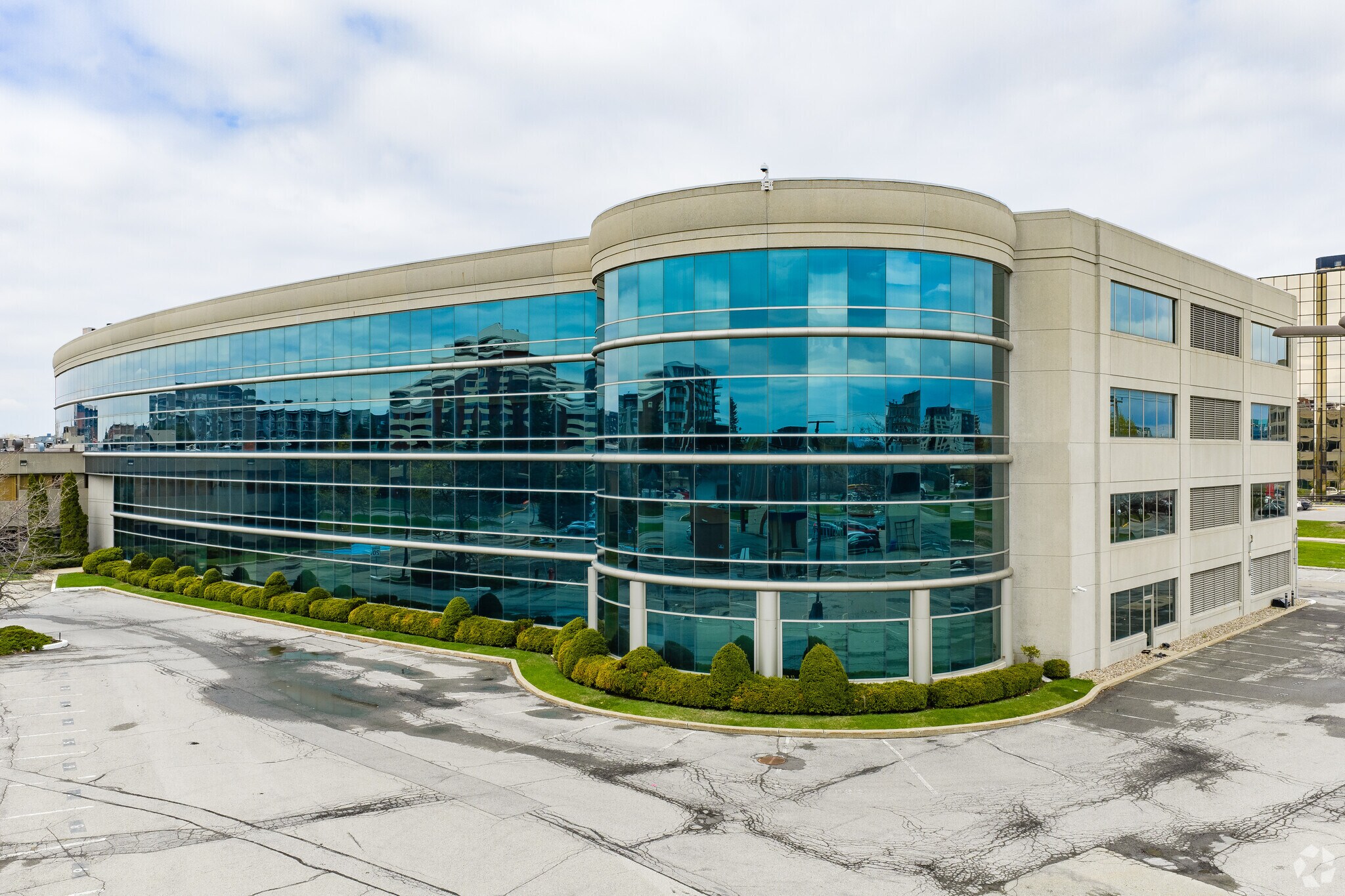 237 Boul Hymus, Pointe-claire, QC for lease Primary Photo- Image 1 of 5