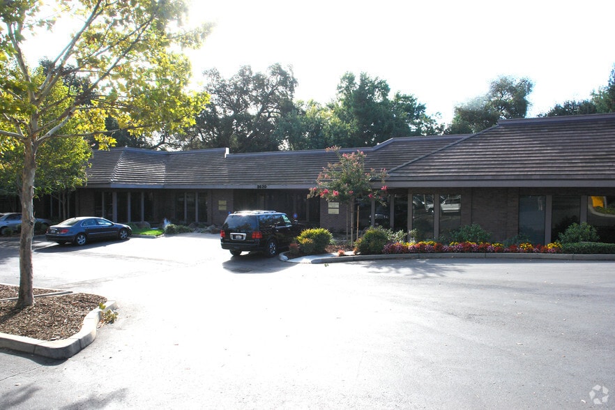 3626 Fair Oaks Blvd, Sacramento, CA à louer - Photo du bâtiment - Image 3 de 11