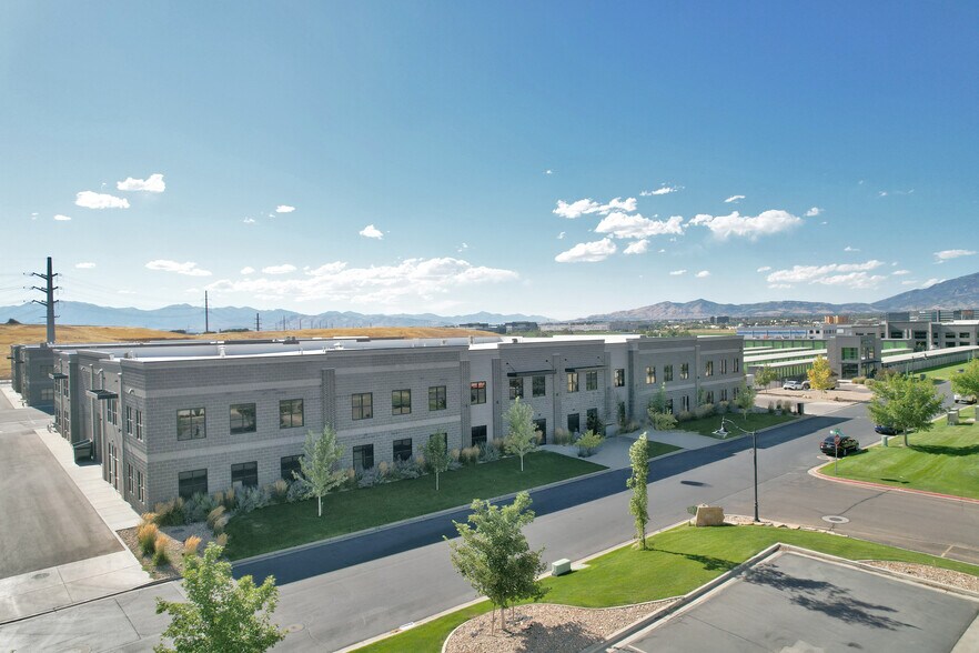 32 S 1800 W, Lindon, UT à louer - Photo du bâtiment - Image 1 de 18