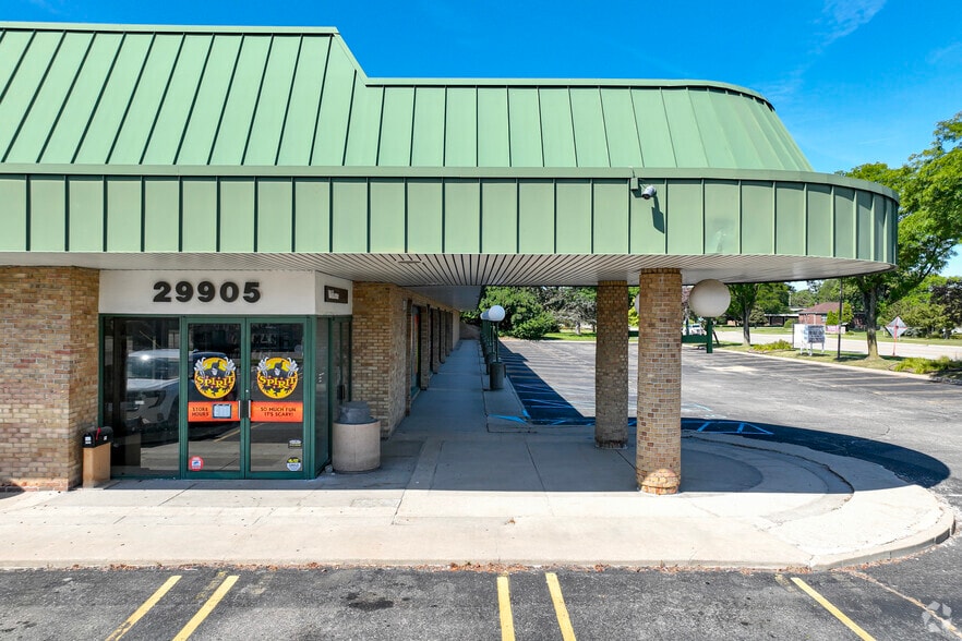 29905 7 Mile Rd, Livonia, MI for sale - Building Photo - Image 3 of 7