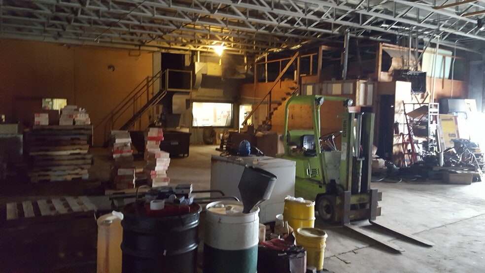 1043 Ivory St, Seymour Township, WI for sale - Interior Photo - Image 3 of 8