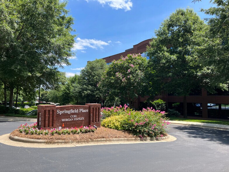 700 Spring Forest Rd, Raleigh, NC à louer - Photo du bâtiment - Image 2 de 11