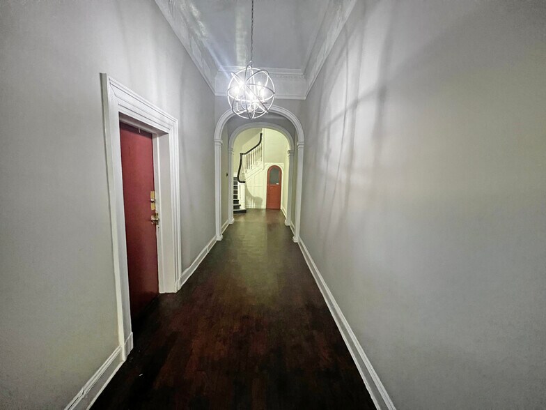1041 St. Paul St, Baltimore, MD à vendre - Photo du bâtiment - Image 3 de 8