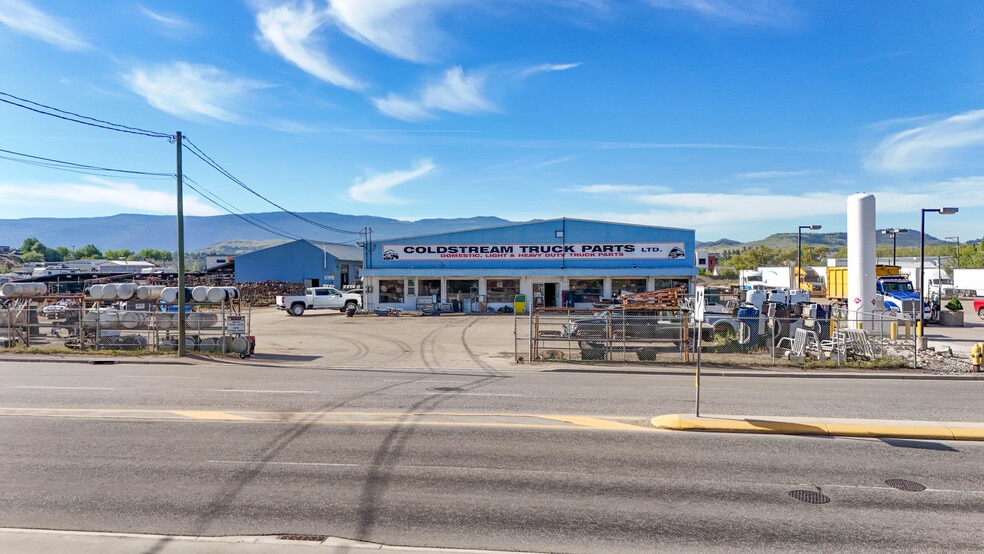 3240 48 Av, Vernon, BC à louer - Photo du bâtiment - Image 2 de 16