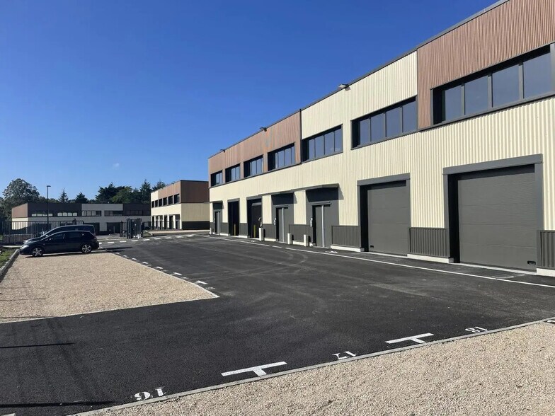 Flex dans Marcoussis à louer - Photo du bâtiment - Image 2 de 12