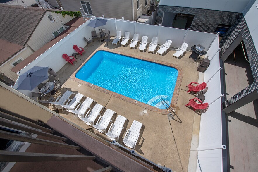 Sunburst Motel I & II portefeuille de 2 propriétés à vendre sur LoopNet.ca - Photo du bâtiment - Image 3 de 27