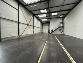 Flex in Saint-Priest for lease Interior Photo- Image 2 of 7