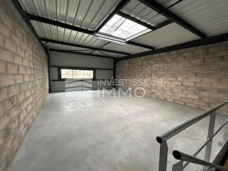 Flex in Saint-Denis for lease - Building Photo - Image 3 of 5