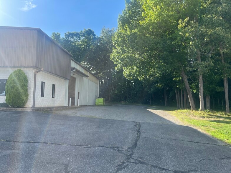 44 Plaza Dr, Manakin Sabot, VA for lease - Building Photo - Image 2 of 5