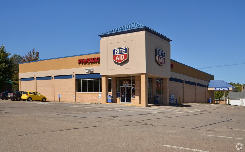 827 N Center St, Corry, PA for lease - Primary Photo - Image 1 of 3