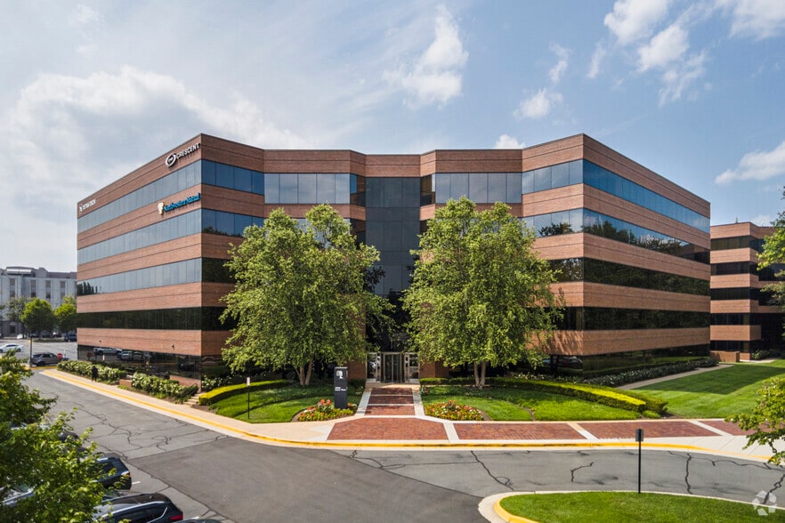 10306 Eaton Pl, Fairfax, VA à louer - Photo du bâtiment - Image 1 de 14