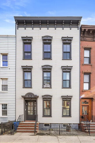 Plus de détails pour 132 Calyer St, Brooklyn, NY - Multi-résidentiel à vendre