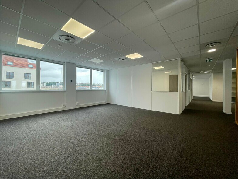 Office in Le Havre for lease - Interior Photo - Image 3 of 6