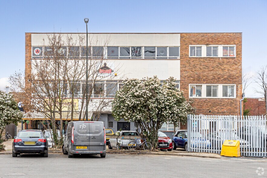 17 Lyon Rd, Londres à louer - Photo du bâtiment - Image 2 de 3