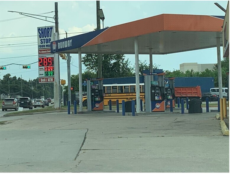 16007 Aldine Westfield Rd, Houston, TX à vendre - Photo du bâtiment - Image 2 de 4