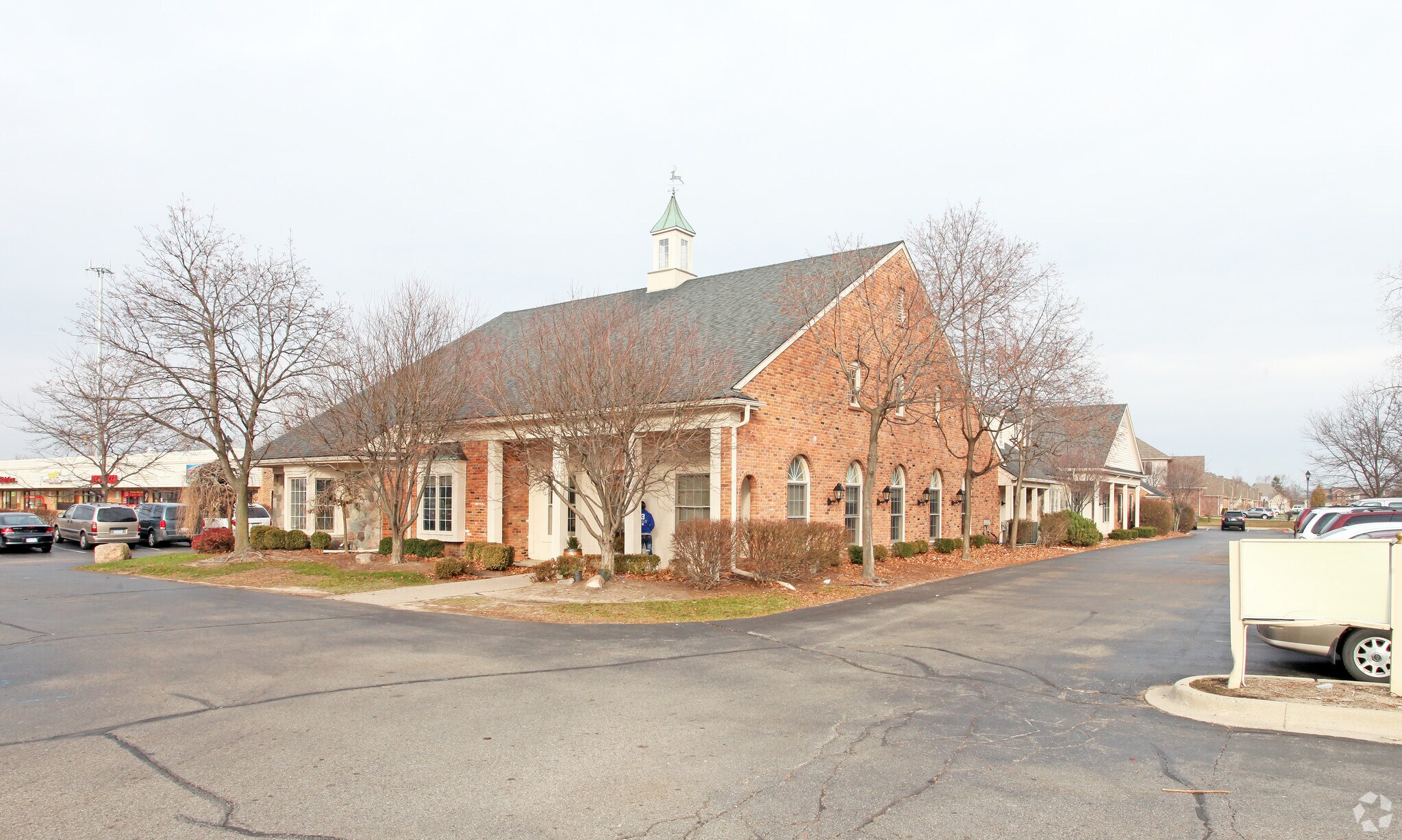 4247-4371 E 14 Mile Rd, Sterling Heights, MI for lease Building Photo- Image 1 of 11