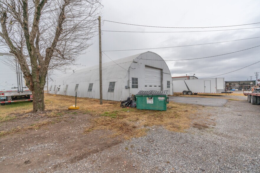 Two Industrial Buildings for Sale portefeuille de 2 propriétés à vendre sur LoopNet.ca - Photo du bâtiment - Image 2 de 58