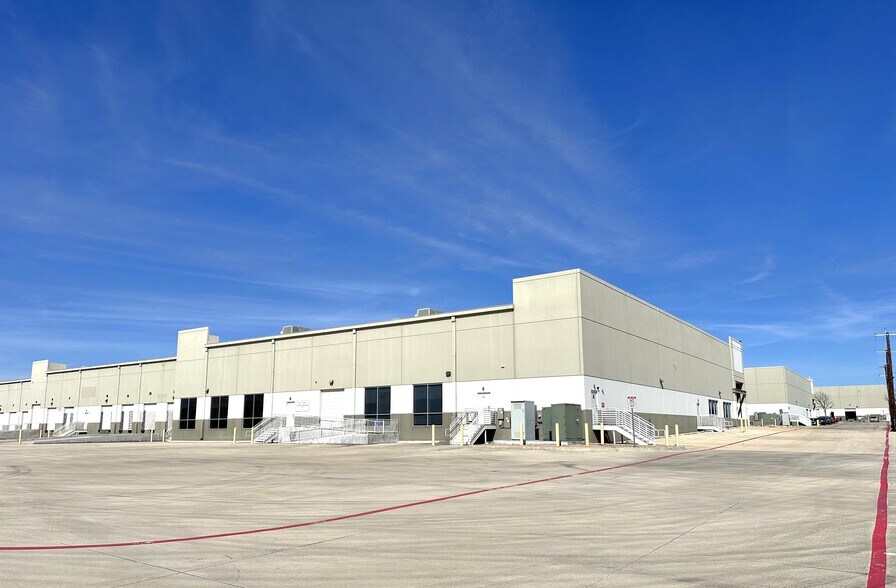 3660 Thousand Oaks Dr, San Antonio, TX à louer - Photo du bâtiment - Image 3 de 22